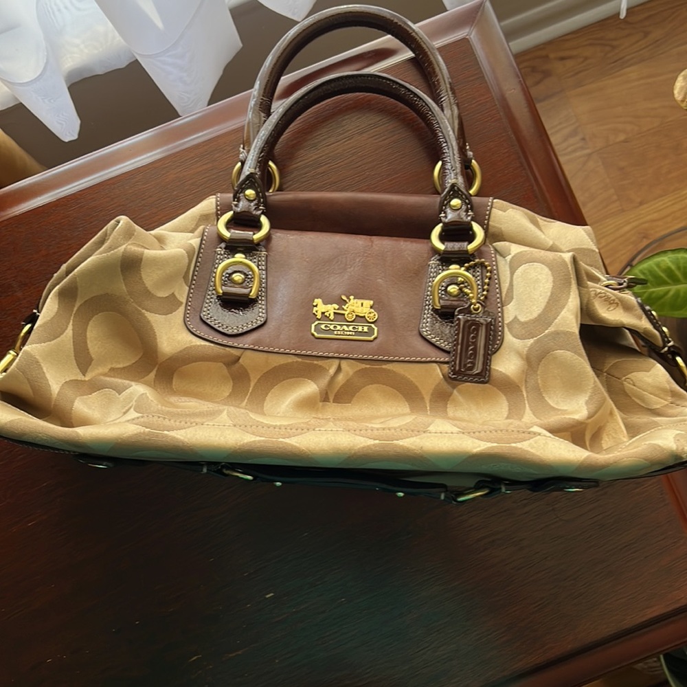 Classic Logo Coach